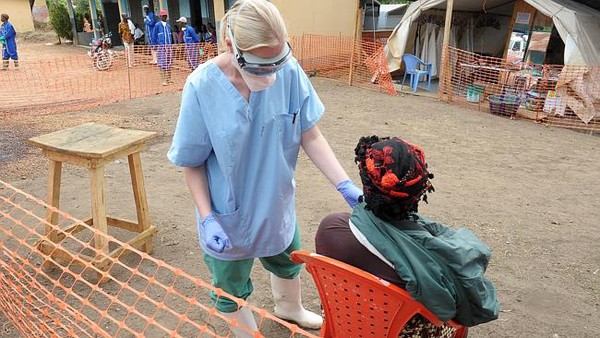 Nữ y tá nghi nhiễm Ebola trốn khỏi khu cách ly để về gặp người nhà 1