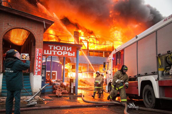 Cháy lớn chợ người Việt tại Nga 2
