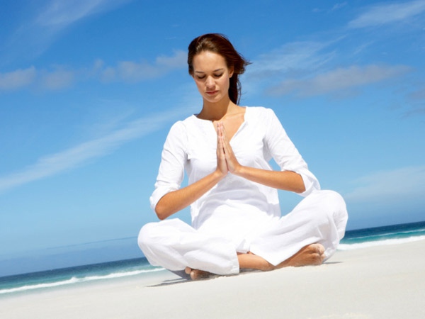 10 tư thế yoga giúp bạn xua tan mệt mỏi thường ngày 2
