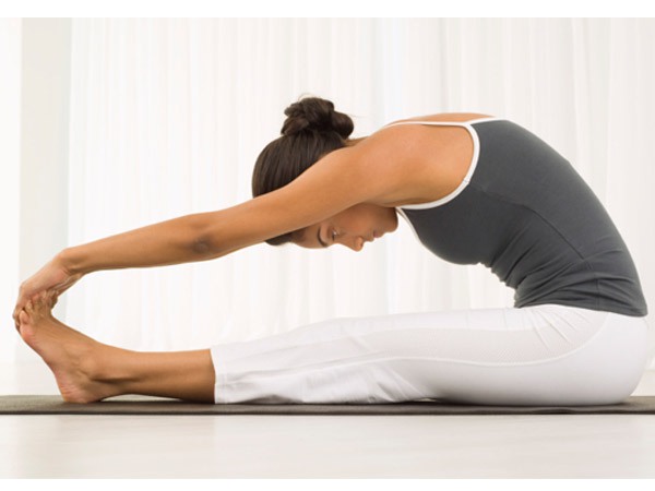 10 tư thế yoga giúp bạn xua tan mệt mỏi thường ngày 4