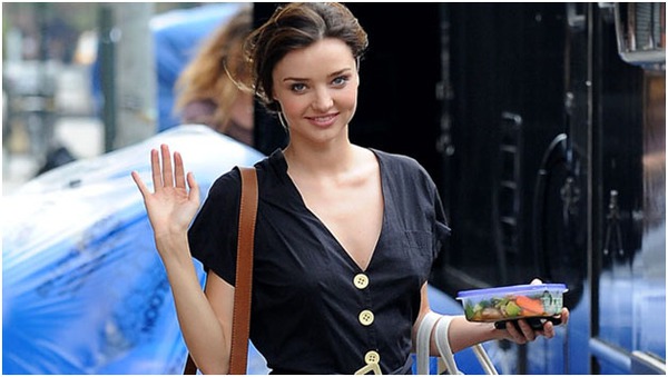 Bí quyết duy trì vóc dáng thon thả, khỏe mạnh của Miranda Kerr 2