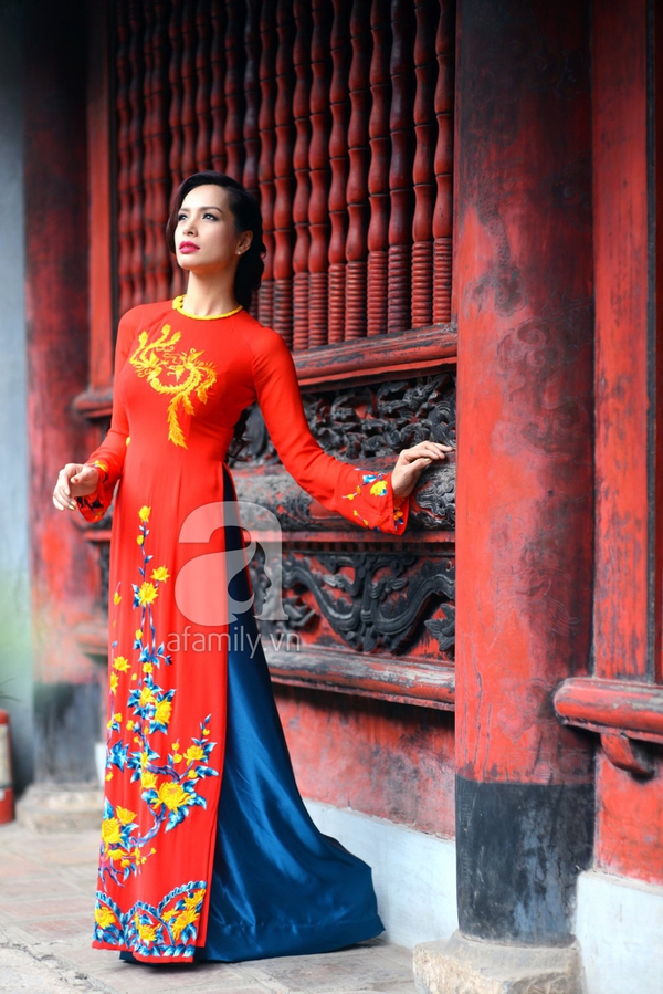 Thúy Hằng-Thúy Hạnh duyên dáng với áo dài đi lễ chùa đầu năm mới 5