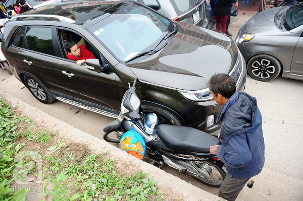 Ùn tắc nghiêm trọng ở lối vào vườn đào Nhật Tân 7