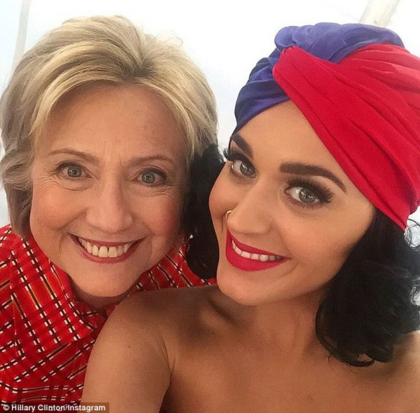 Hillary selfie