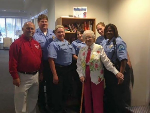 cụ bà 102 tuổi bị bắt