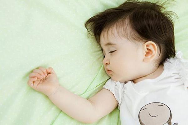 B&eacute; bị cảm lạnh
