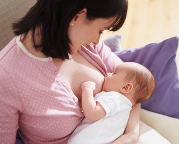 Cách giúp mẹ sau sinh: Làm sao để có nhiều sữa cho con bú?