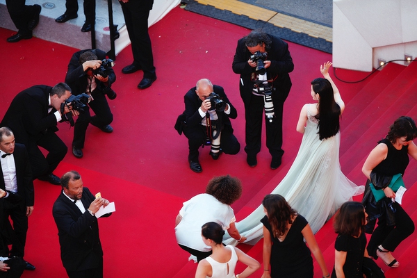 Lý Nhã Kỳ như công chúa dạo bước phiêu bồng trên thảm đỏ Cannes