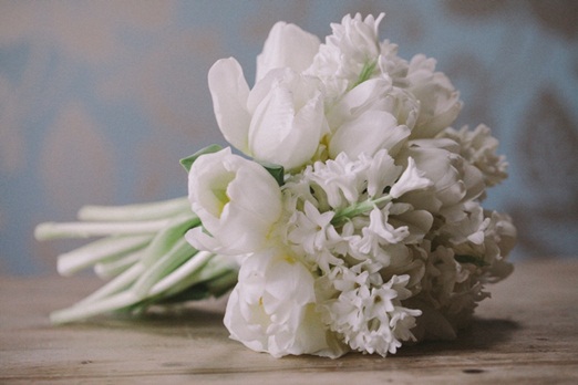 Hoa cưới trắng kiêu sa cho cô dâu mùa lạnh 6
