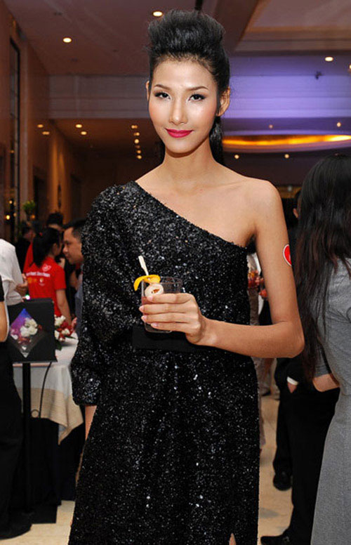 Sao Việt mất điểm v&igrave; v&ugrave;ng da dưới c&aacute;nh tay 