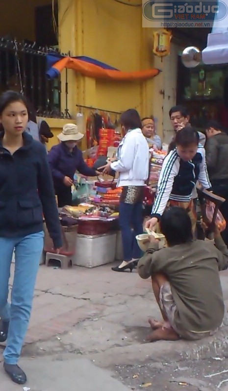 Gã ăn xin thu nhập nghìn đô tái xuất với chiêu bài 