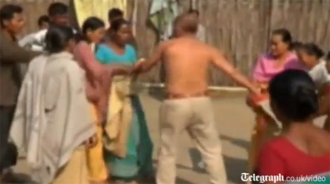 Chính trị gia Ấn Độ bị tát tới tấp vì hãm hiếp phụ nữ 1