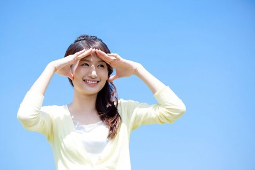 &ldquo;C&acirc;u chuyện về người phụ nữ hạnh ph&uacute;c nhất thế giới&rdquo; g&acirc;y sốt mạng 2