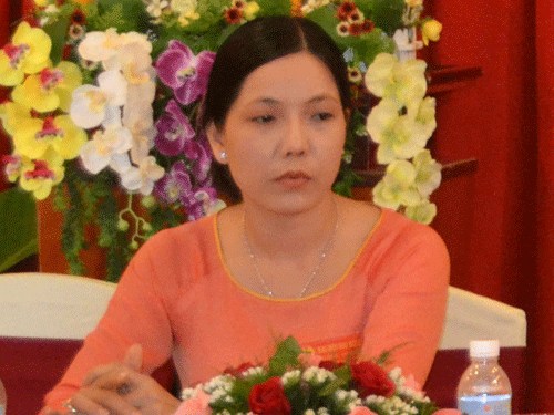 Nữ ph&oacute; ph&ograve;ng xinh đẹp lộng h&agrave;nh khắp tỉnh 1
