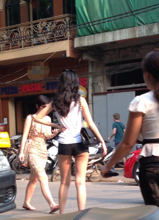 Những h&agrave;nh động lố bịch của 