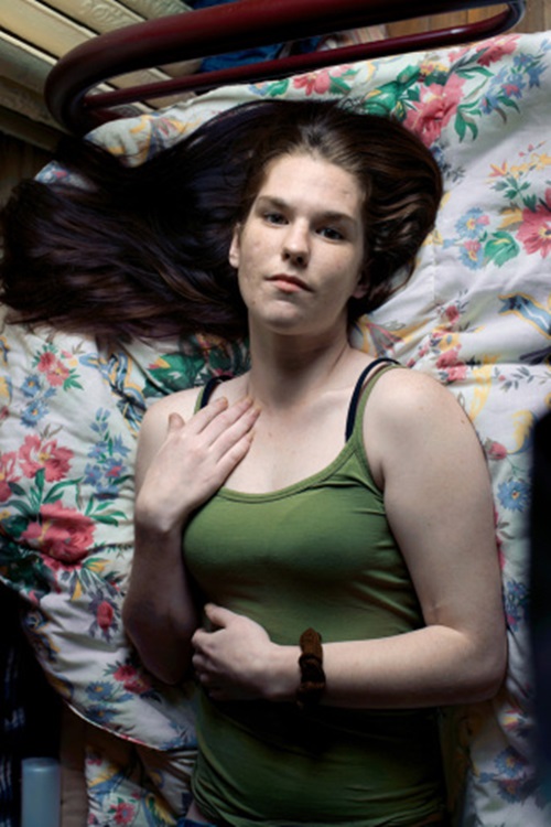 Bộ ảnh về một cô gái trẻ nghiện heroin khát khao tìm lại cuộc sống 22