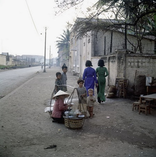 Những hình ảnh hiếm về ẩm thực vỉa hè Sài Gòn thế kỷ 20 10