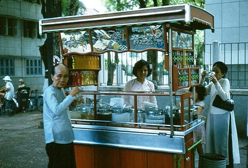 Những hình ảnh hiếm về ẩm thực vỉa hè Sài Gòn thế kỷ 20 37