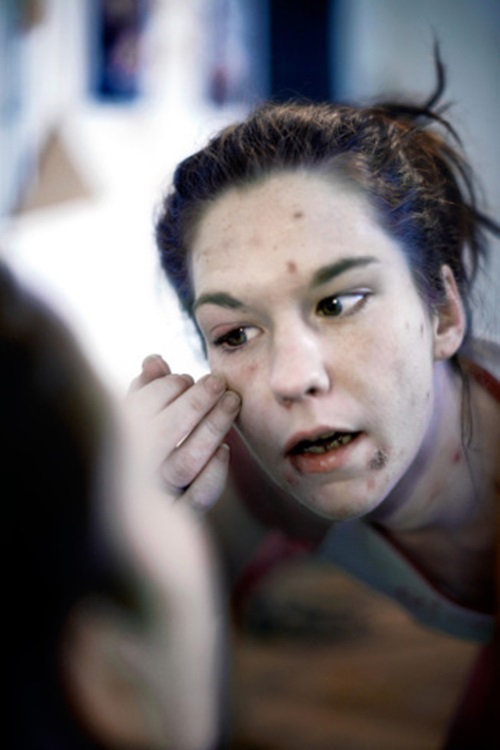 Bộ ảnh về một cô gái trẻ nghiện heroin khát khao tìm lại cuộc sống 6