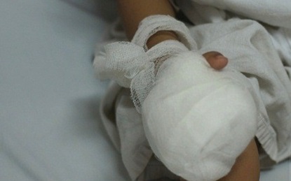HN: Bệnh viện Phú Xuyên đỡ đẻ trẻ bị gãy tay? 1