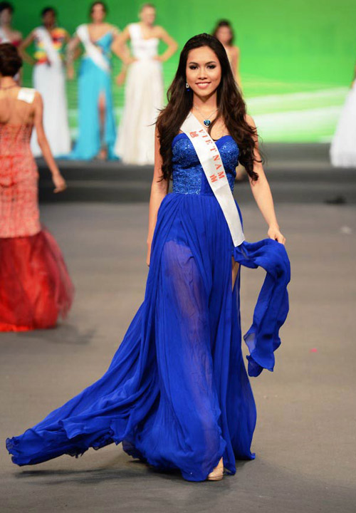 Bắt lỗi trang phục người đẹp Việt tại các cuộc thi quốc tế 8