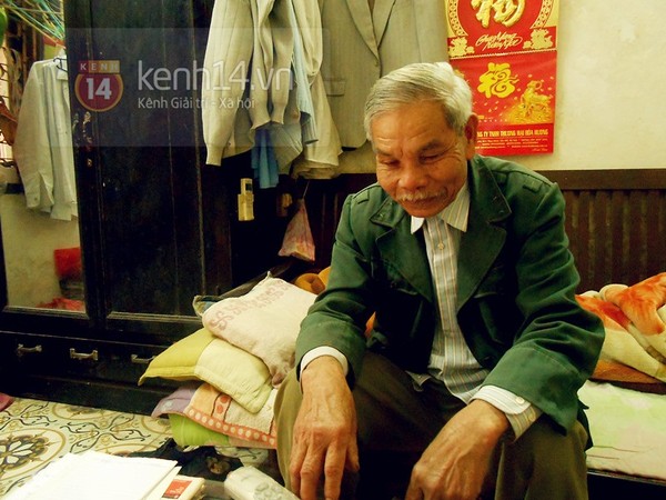 Hà Nội: Người đàn ông tự nguyện đi nhặt rác suốt 20 năm ở làng Ngọc Hà 3
