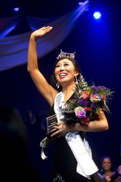 Nhan sắc xấu khó tả của cô gái gốc Hoa đăng quang một cuộc thi Hoa hậu Mỹ