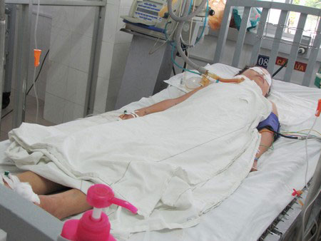 Nữ sinh vi&ecirc;n bị bạn trai cắt cổ
