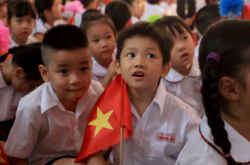 B&eacute; Thiện Nh&acirc;n v&agrave;o lớp Một