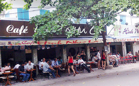 Đi uống cà phê ngắm ngực, sờ đùi ở Sài Gòn