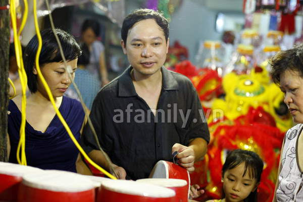 Đồ chơi Trung thu truyền thống vẫn âm thầm 