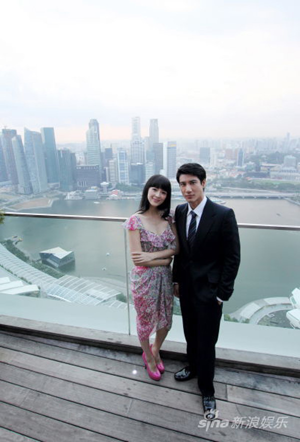 Chương Tử Di, Vương Lực Hoành “hẹn hò” ở Singapore 