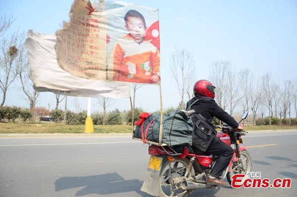 Người đàn ông lái xe máy 400.000km tìm con trai mất tích suốt 18 năm_7