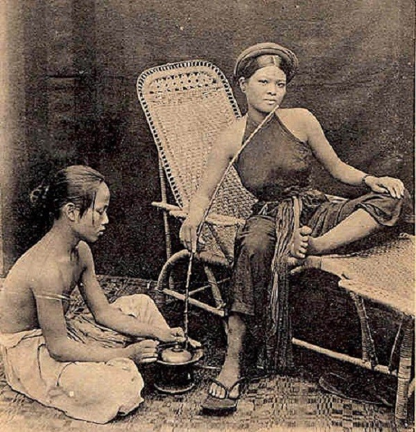 Trang phục phụ nữ Việt Nam qua các thời kỳ