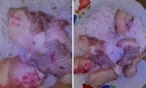 Hình ảnh thịt lợn luộc đổi màu sau khi bỏ qua đêm được chia sẻ trên Facebook. Ảnh: B.P