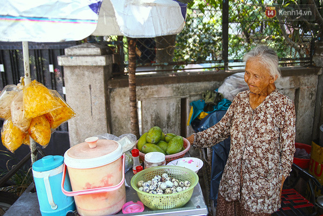 Ở ngoài đường mới mát, nhường chỗ trong nhà để mấy đứa nó ngủ ngon hơn! - Ảnh 3.