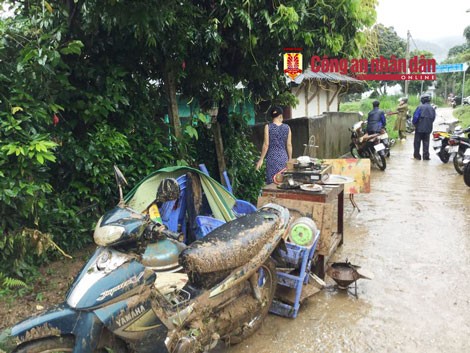 Vỡ đập Huổi Củ, hàng trăm người thoát chết trong gang tấc