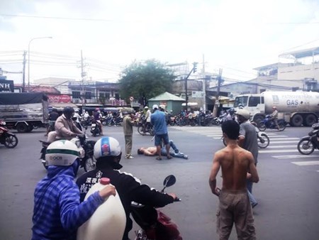 kh&aacute;ch t&acirc;y, kh&aacute;ch ngoại, người nước ngo&agrave;i, đ&aacute;nh nhau, xin tiền, quỵt tiền, t&agrave;i xế, ăn nhậu, du kh&aacute;ch, kh&aacute;ch-T&acirc;y, kh&aacute;ch-ngoại, người-nước-ngo&agrave;i, đ&aacute;nh-nhau, xin-tiền, quỵt-tiền, t&agrave;i-xế, ăn-nhậu, du-kh&aacute;ch