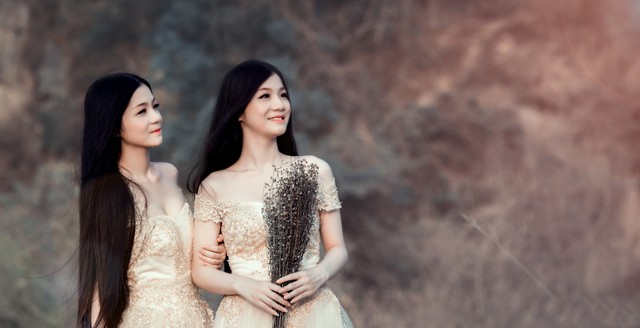 Vi Thảo và Thanh Thảo là cặp chị em sinh đôi khá nổi tiếng trên mạng xã hội Việt.
