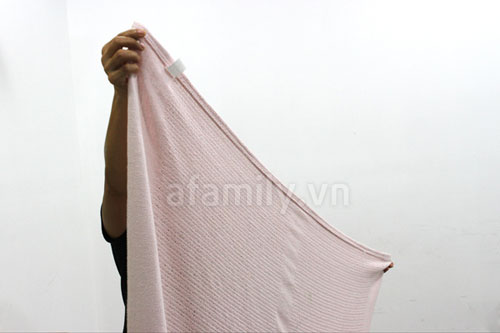 Chăn lưới - vật dụng tiện lợi ng&agrave;y giao m&ugrave;a cho b&eacute; 