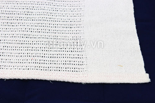 Chăn lưới - vật dụng tiện lợi ng&agrave;y giao m&ugrave;a cho b&eacute; 