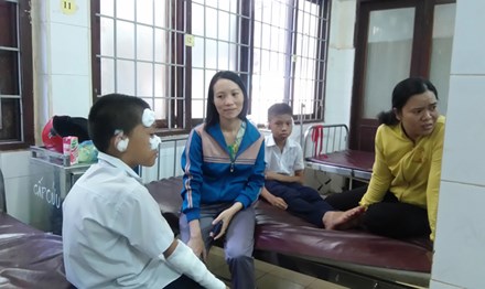 Các em học sinh bị bỏng được cấp cứu tại Bệnh viện Đa khoa tỉnh Đắk Lắk.