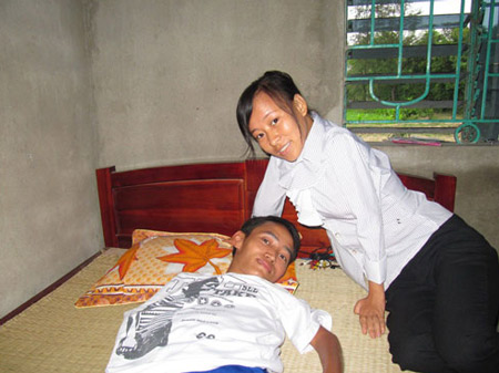T&igrave;nh y&ecirc;u đẹp của đ&ocirc;i bạn trẻ khuyết tật 1