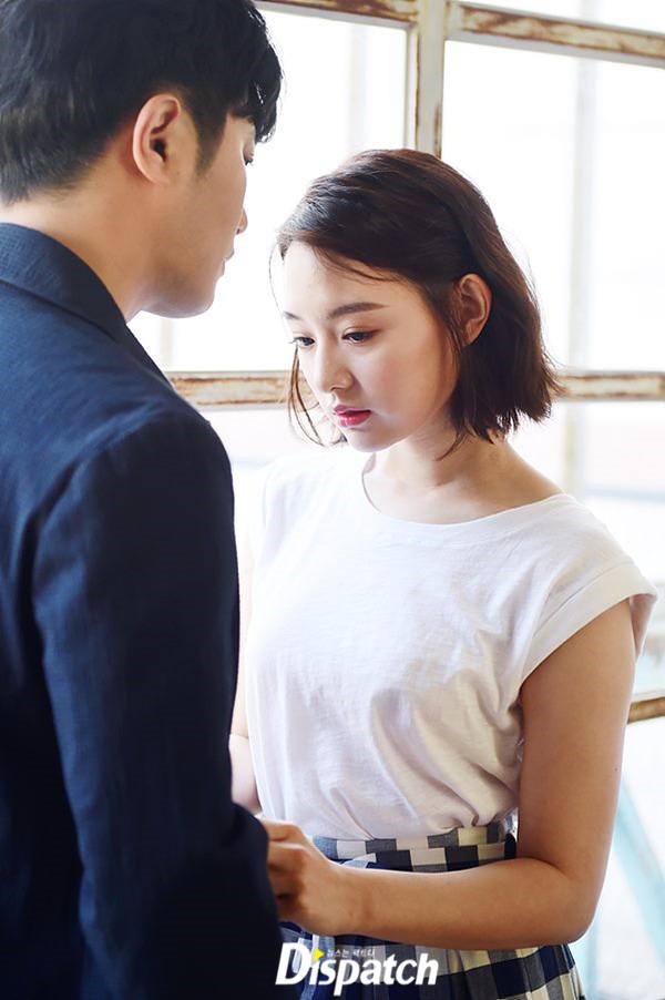 Loạt ảnh hậu trường đẹp như mơ của cặp đôi Yoon - Seo trong Hậu duệ mặt trời - Ảnh 16.