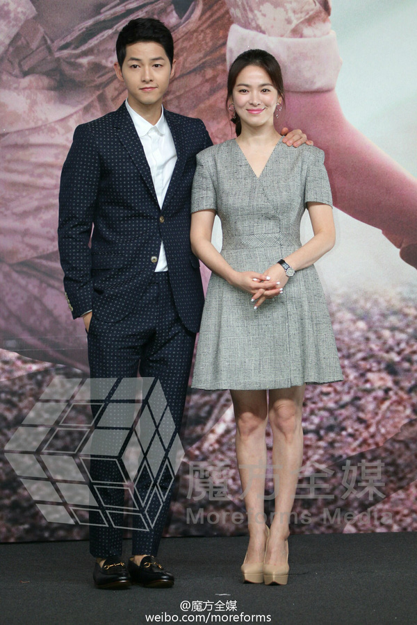 Song Hye Kyo - Song Joong Ki cười tít mắt, tình tứ tại họp báo Hồng Kông - Ảnh 10.