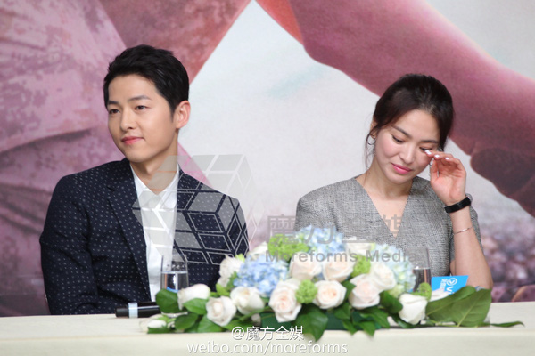 Song Hye Kyo - Song Joong Ki cười tít mắt, tình tứ tại họp báo Hồng Kông - Ảnh 15.