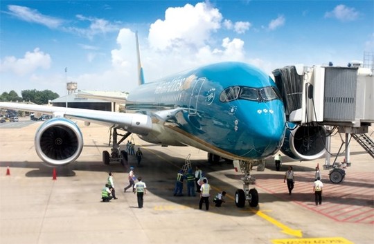 May bay A350 của Vietnam Airlines tại sân bay Tân Sơn Nhất - Ảnh: Doanh nhân Sài Gòn