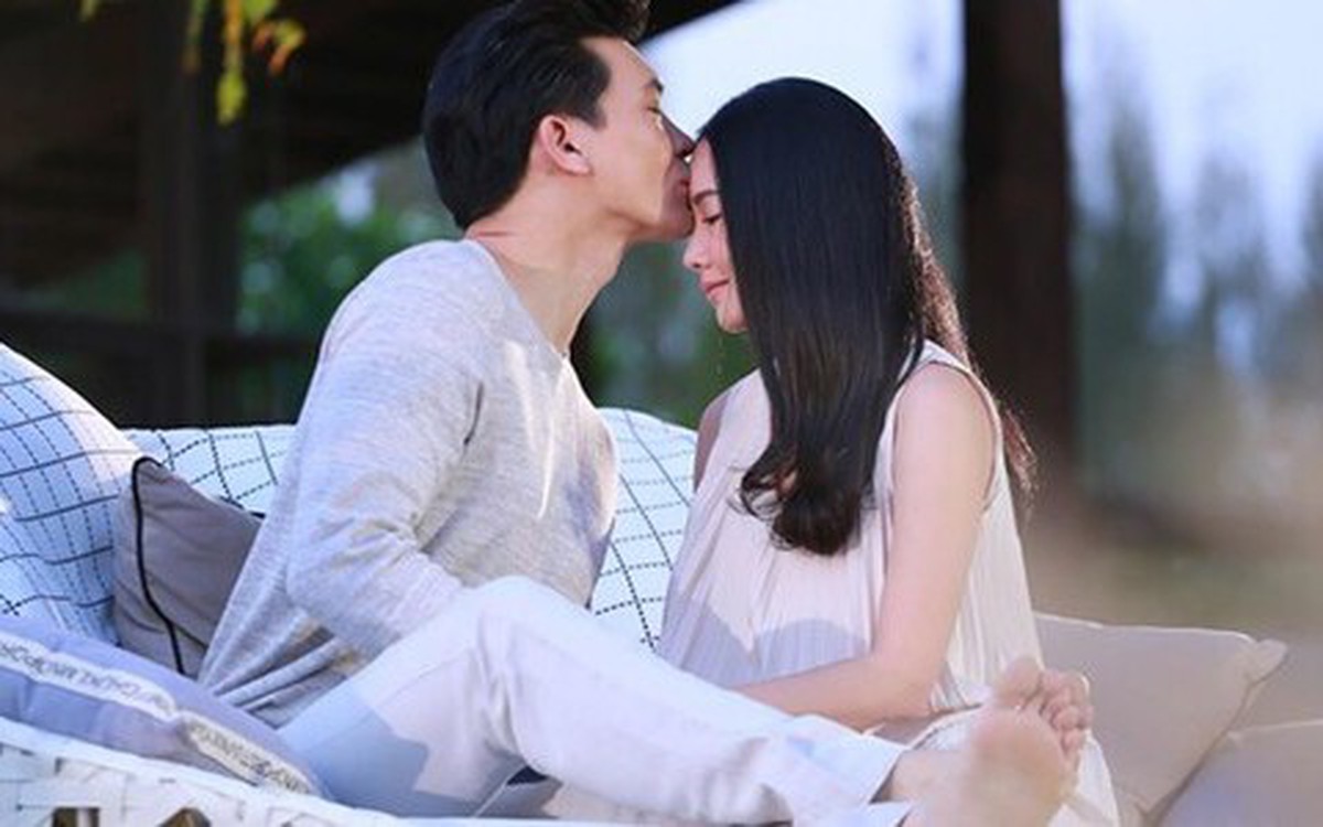 Nửa đêm nghe tiếng nước chảy trong nhà tắm, tôi rón rén mở cửa thì bật ...