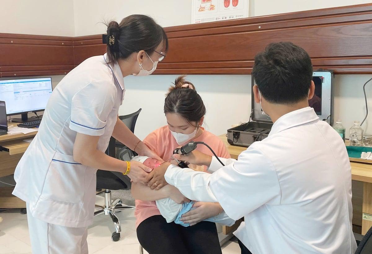 Trẻ dưới 6 tuổi được khám sức khỏe miễn phí định kỳ hàng năm