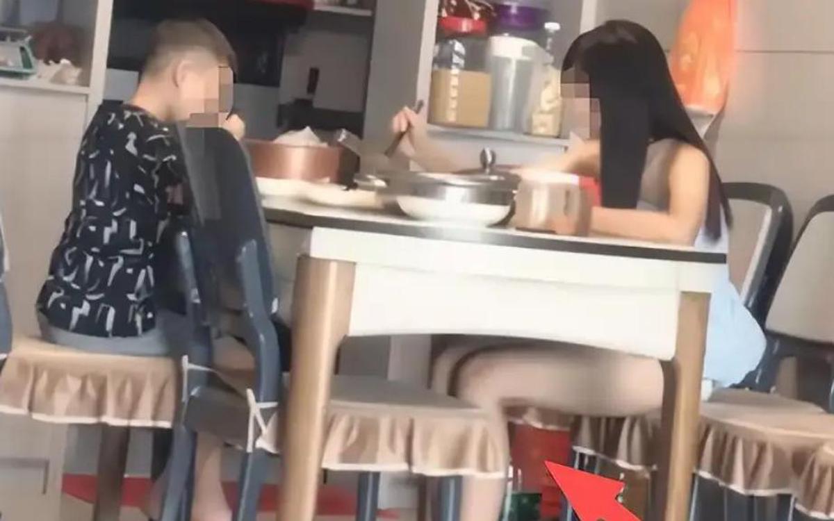 Bố dùng con làm mồi câu trên mạng xã hội: Hệ lụy cho tương lai trẻ nhỏ